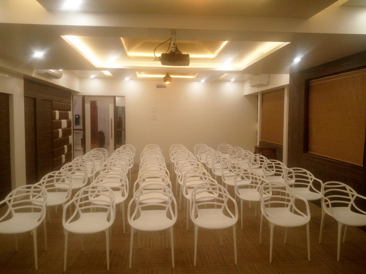 Hotel Pushpak Park Osmanabad Exterior photo