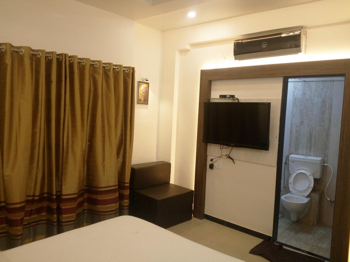 Hotel Pushpak Park Osmanabad Exterior photo